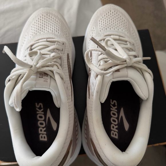 Brooks Women’s Ariel GTS 24 Running Shoes - Picture 4 of 8